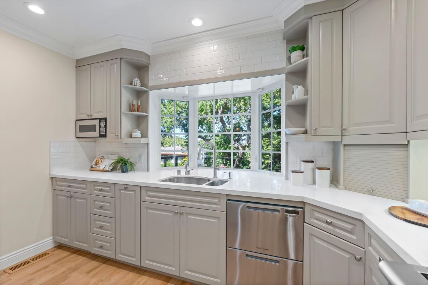 Detail Gallery Image 15 of 71 For 739 Oak View Way, Redwood City,  CA 94062 - 4 Beds | 4 Baths