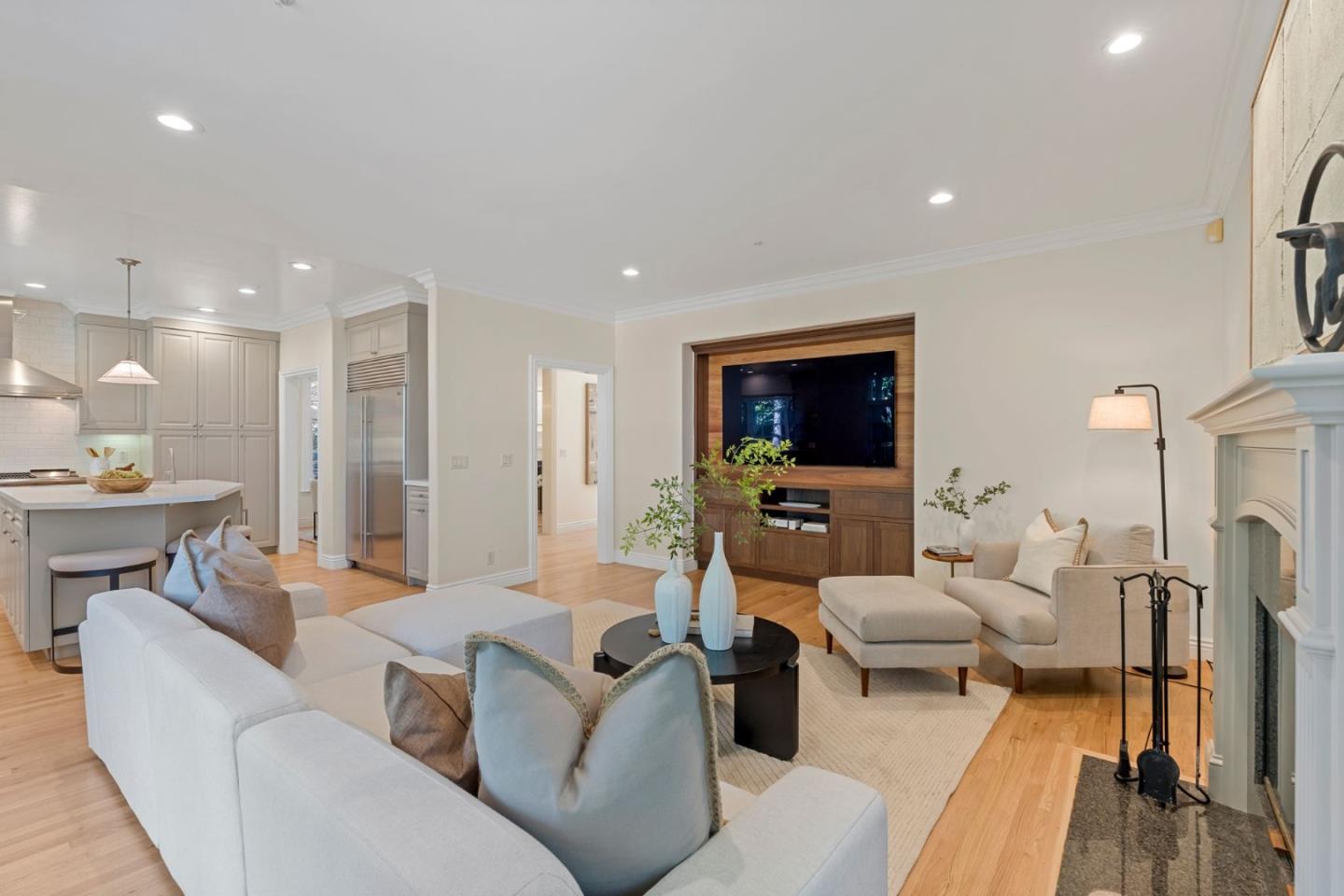 Detail Gallery Image 18 of 71 For 739 Oak View Way, Redwood City,  CA 94062 - 4 Beds | 4 Baths