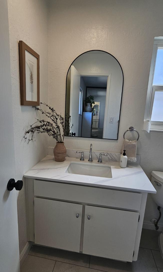 Detail Gallery Image 4 of 5 For 5748 Saint Paul Dr, Newark,  CA 94560 - 3 Beds | 2 Baths