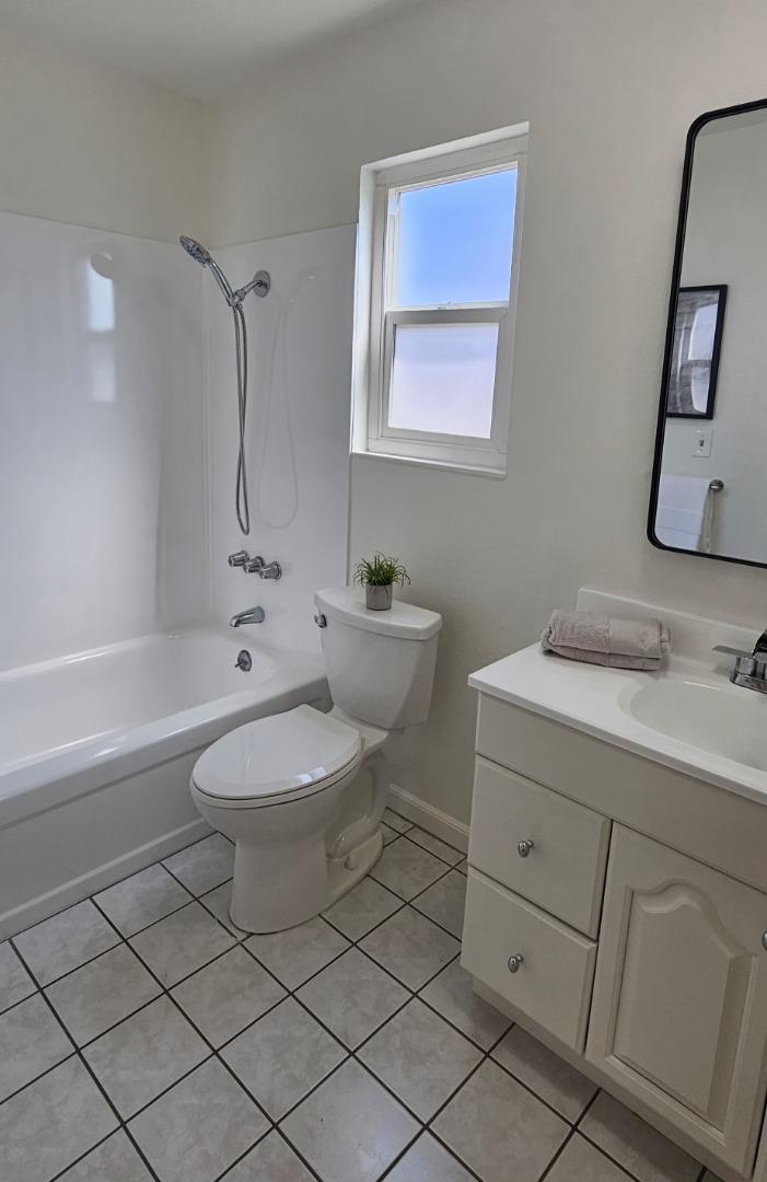 Detail Gallery Image 5 of 5 For 5748 Saint Paul Dr, Newark,  CA 94560 - 3 Beds | 2 Baths