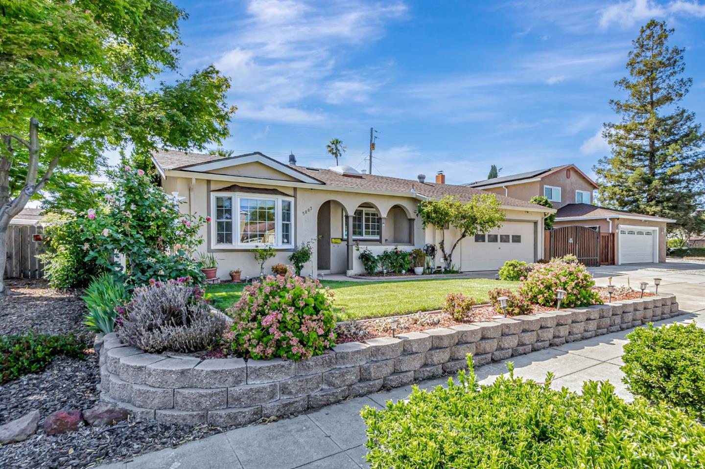 Detail Gallery Image 2 of 52 For 5883 Chris Dr, San Jose,  CA 95123 - 4 Beds | 2 Baths