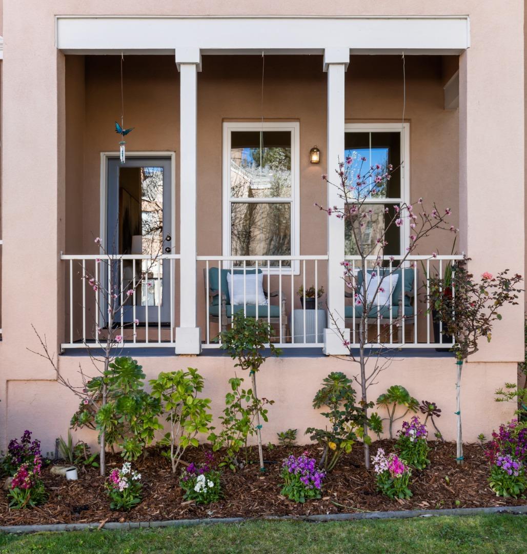 Detail Gallery Image 2 of 37 For 121 Pacchetti Way, Mountain View,  CA 94040 - 4 Beds | 3 Baths