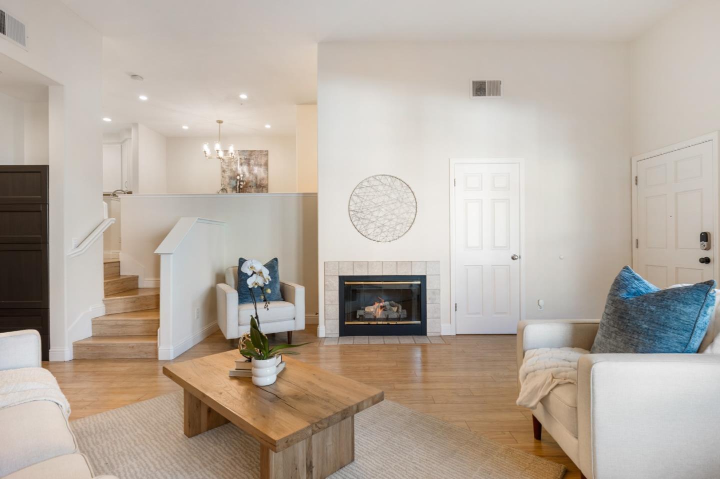 Detail Gallery Image 3 of 37 For 121 Pacchetti Way, Mountain View,  CA 94040 - 4 Beds | 3 Baths