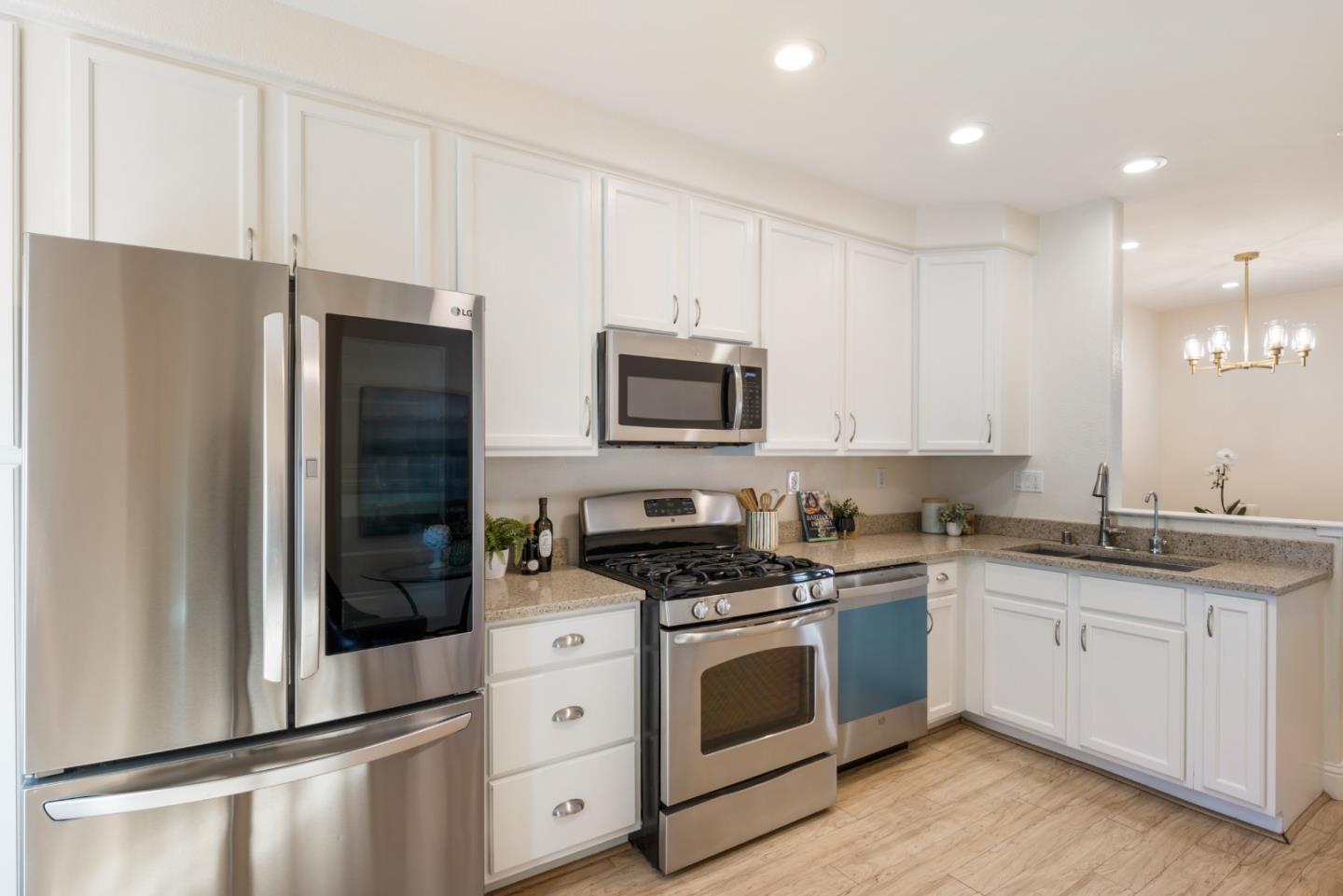 Detail Gallery Image 9 of 37 For 121 Pacchetti Way, Mountain View,  CA 94040 - 4 Beds | 3 Baths