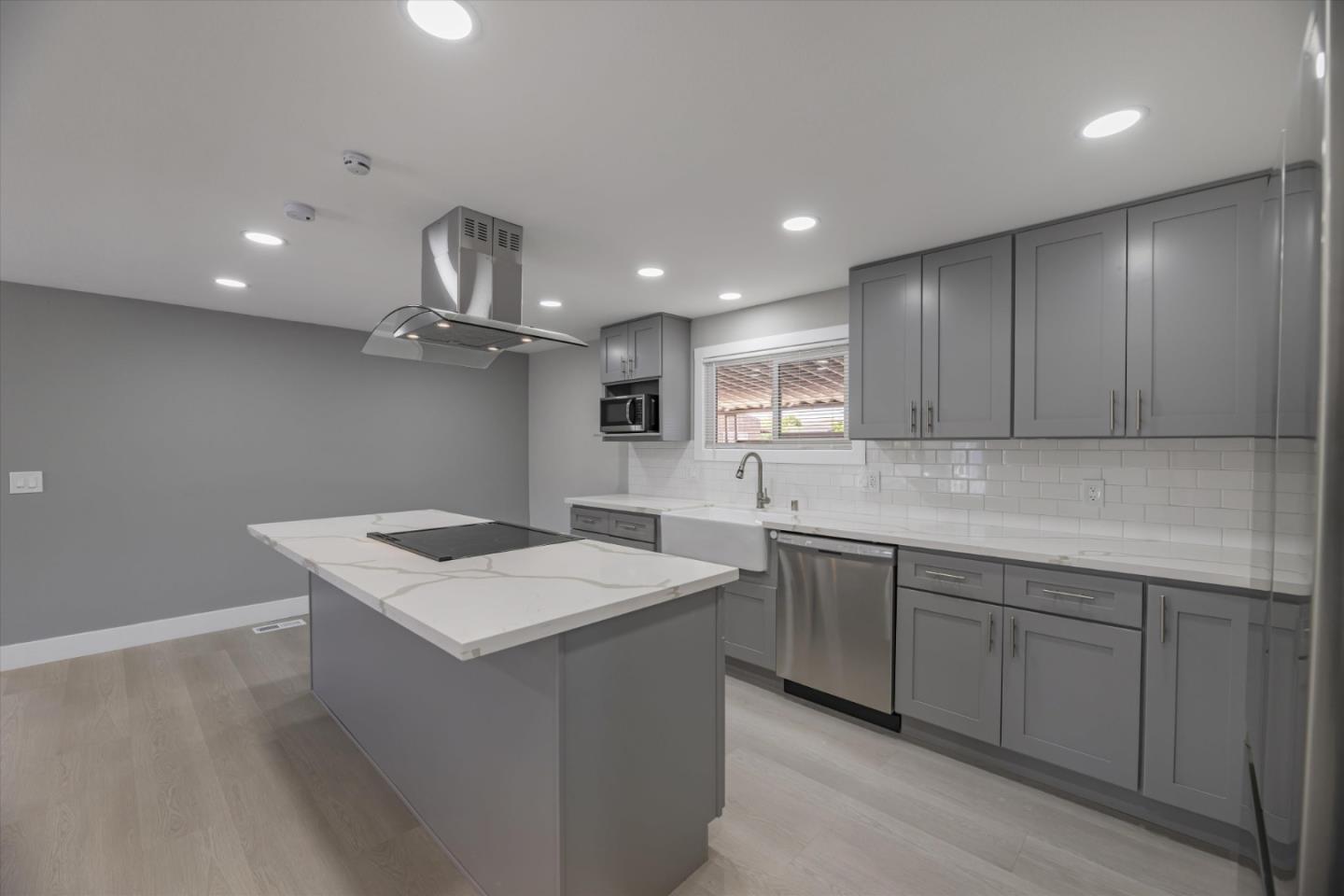 Detail Gallery Image 1 of 17 For 174 Redwood Dr #174,  Hollister,  CA 95023 - 4 Beds | 2 Baths