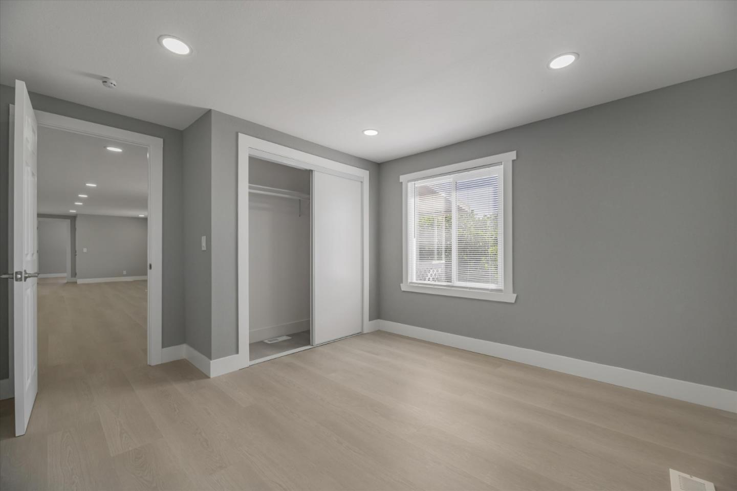 Detail Gallery Image 12 of 17 For 174 Redwood Dr #174,  Hollister,  CA 95023 - 4 Beds | 2 Baths
