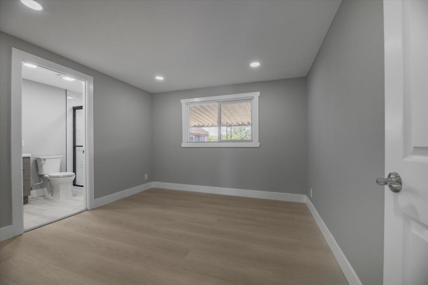 Detail Gallery Image 13 of 17 For 174 Redwood Dr #174,  Hollister,  CA 95023 - 4 Beds | 2 Baths
