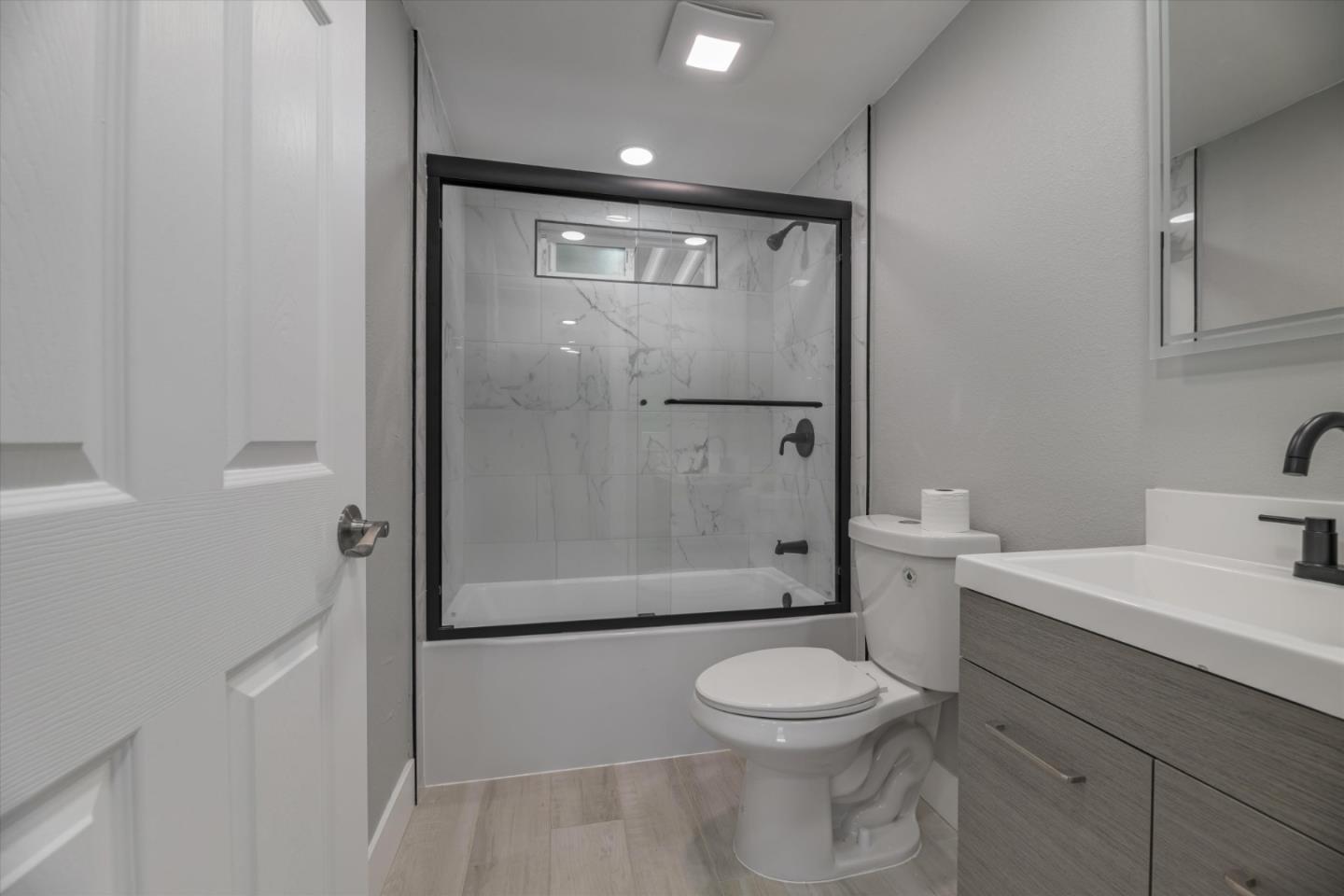 Detail Gallery Image 14 of 17 For 174 Redwood Dr #174,  Hollister,  CA 95023 - 4 Beds | 2 Baths