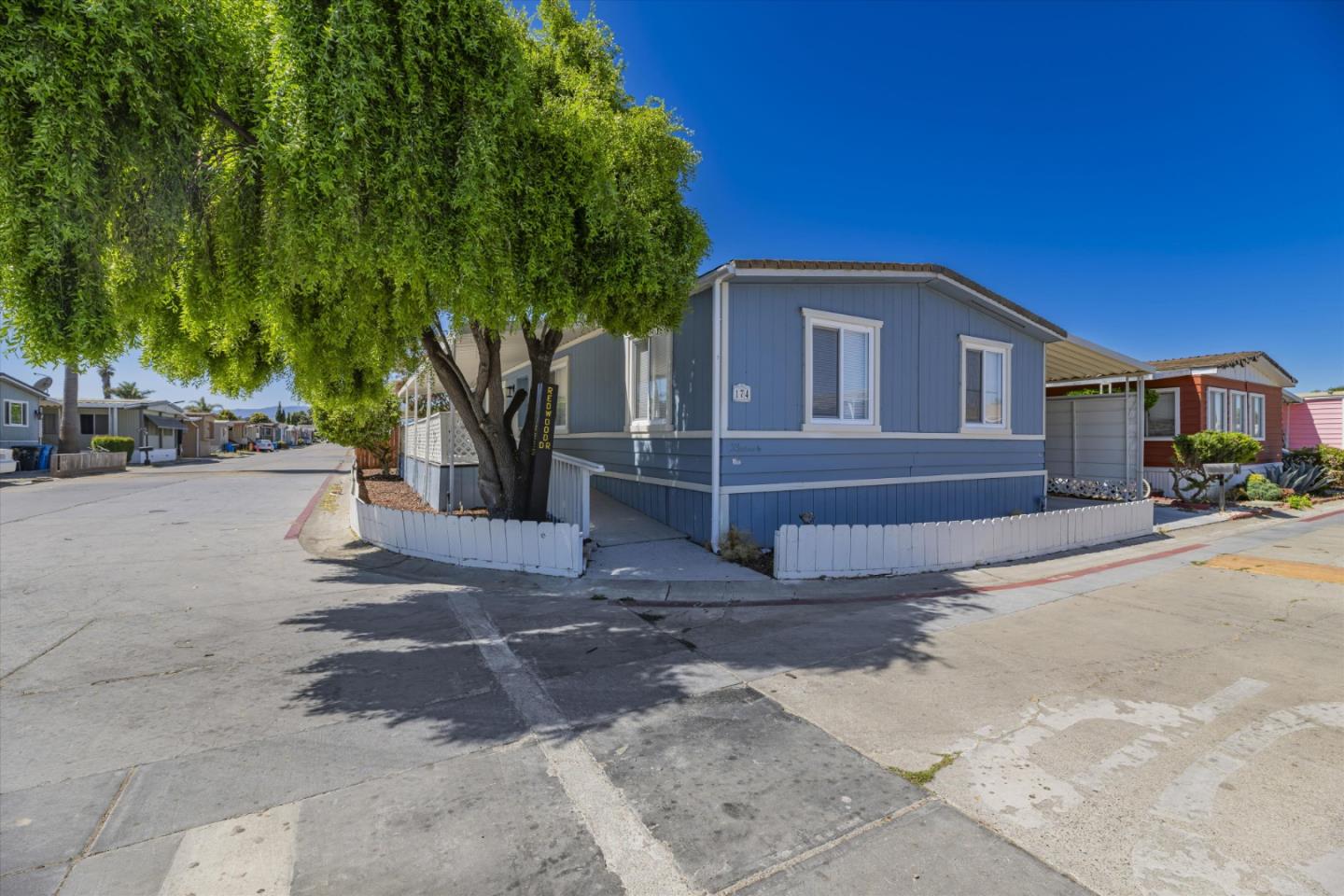 Detail Gallery Image 2 of 17 For 174 Redwood Dr #174,  Hollister,  CA 95023 - 4 Beds | 2 Baths