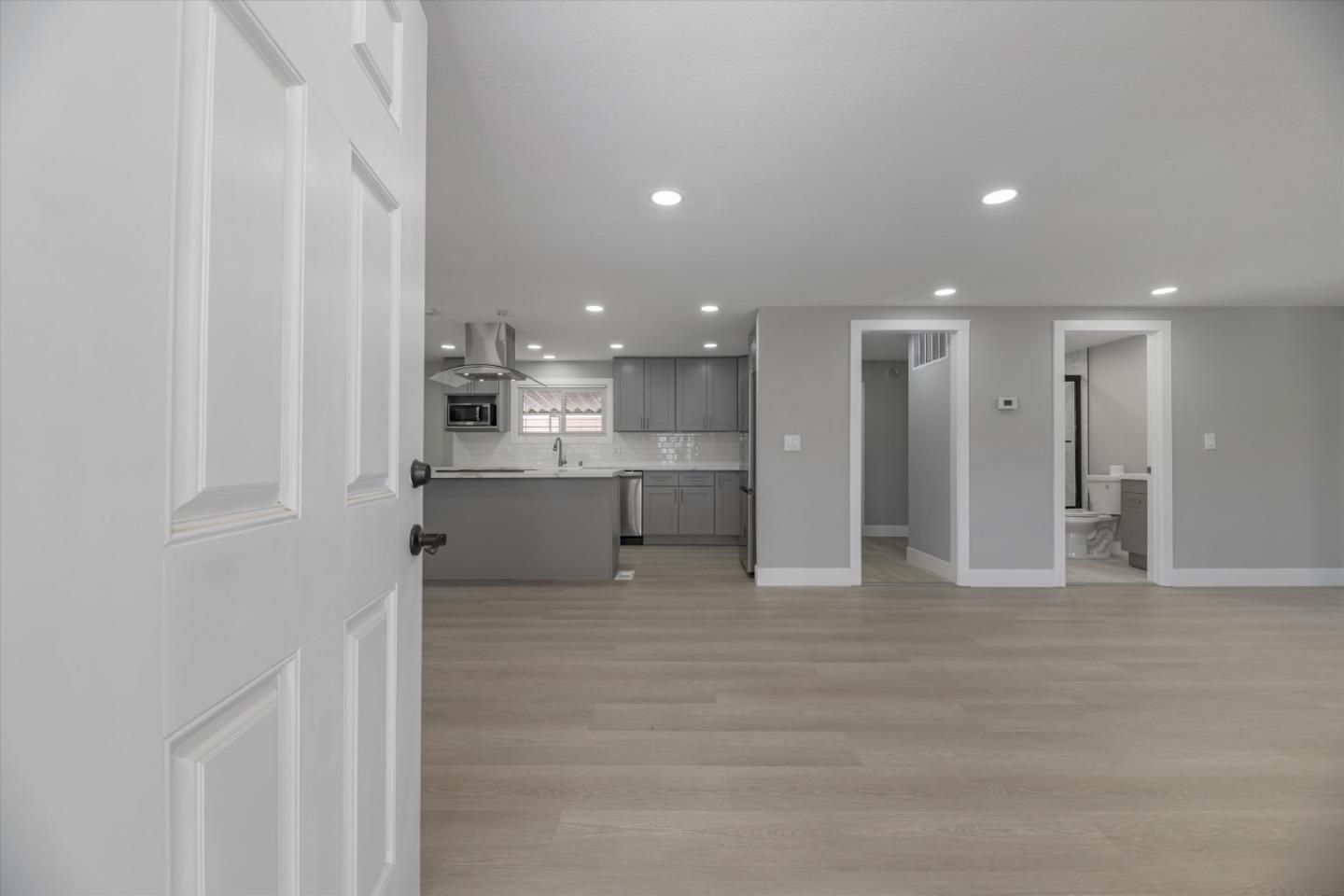 Detail Gallery Image 5 of 17 For 174 Redwood Dr #174,  Hollister,  CA 95023 - 4 Beds | 2 Baths