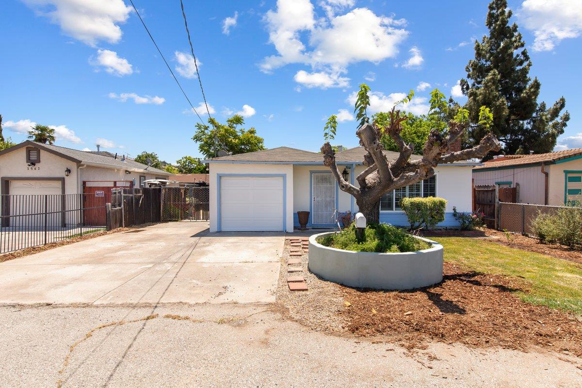 Detail Gallery Image 2 of 20 For 3552 E Hills Dr, San Jose,  CA 95127 - 2 Beds | 1 Baths