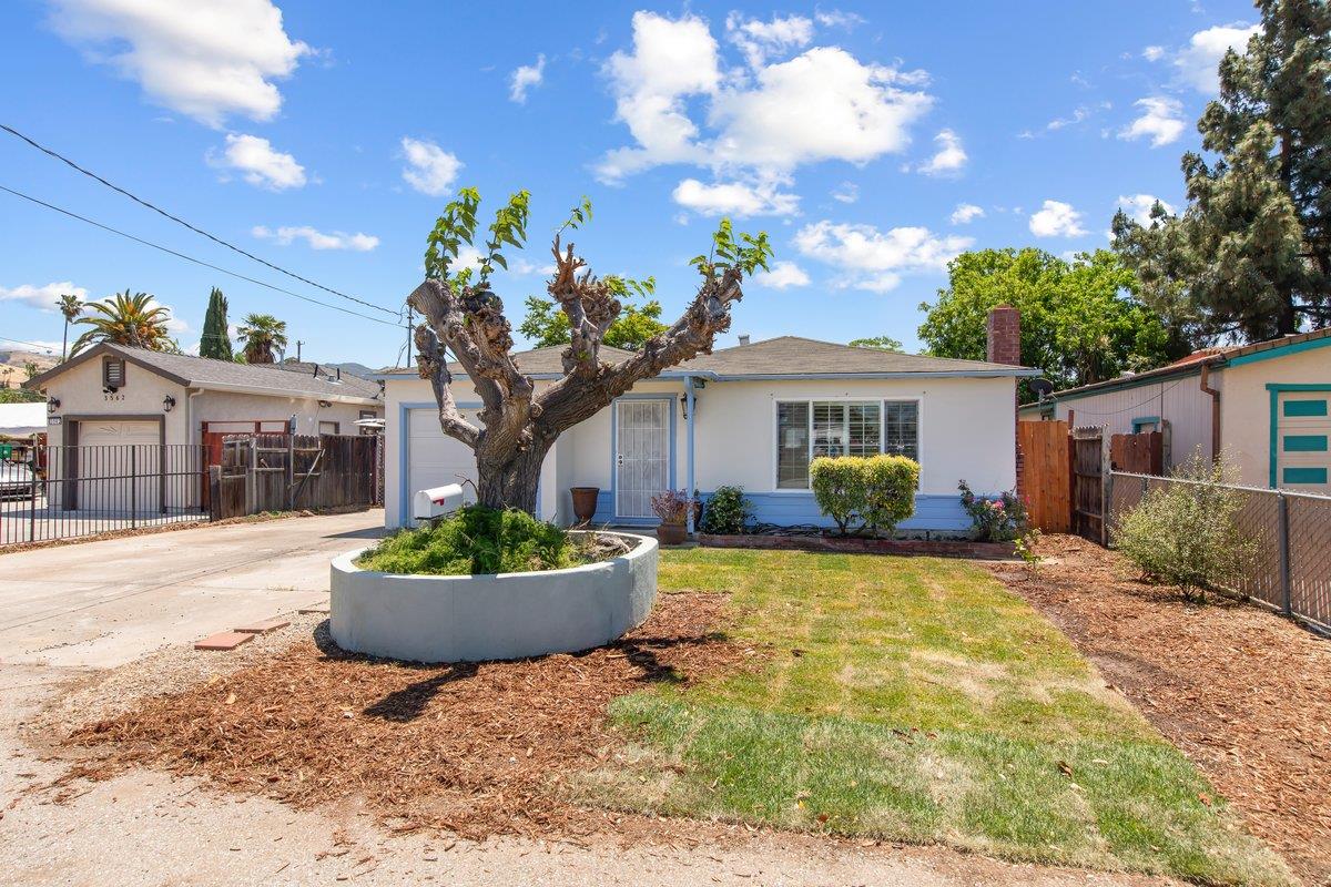 Detail Gallery Image 3 of 20 For 3552 E Hills Dr, San Jose,  CA 95127 - 2 Beds | 1 Baths