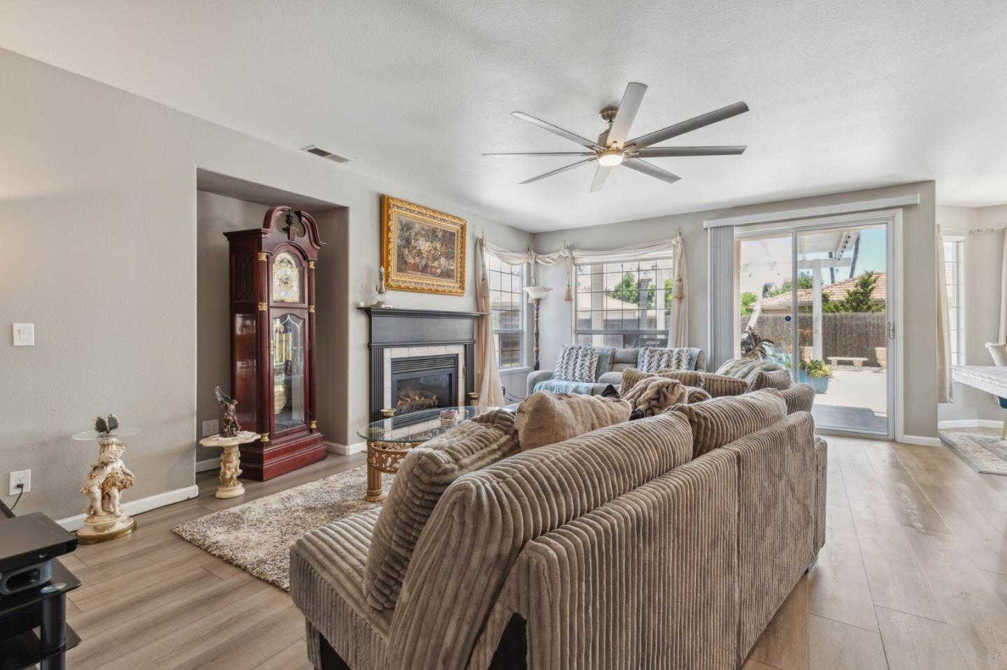 Detail Gallery Image 12 of 33 For 7355 Edgewater St, Chowchilla,  CA 93610 - 4 Beds | 3 Baths