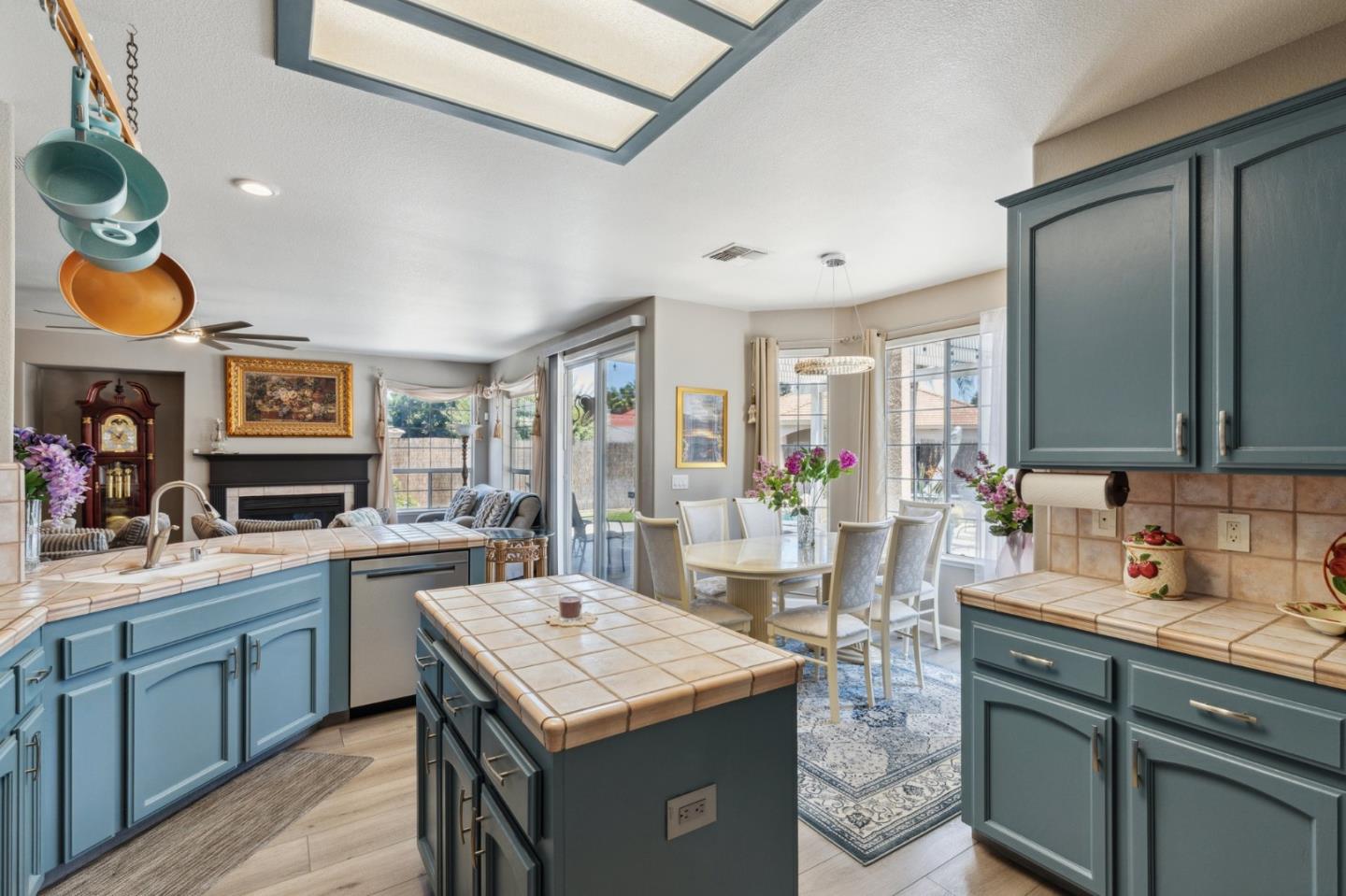 Detail Gallery Image 18 of 33 For 7355 Edgewater St, Chowchilla,  CA 93610 - 4 Beds | 3 Baths