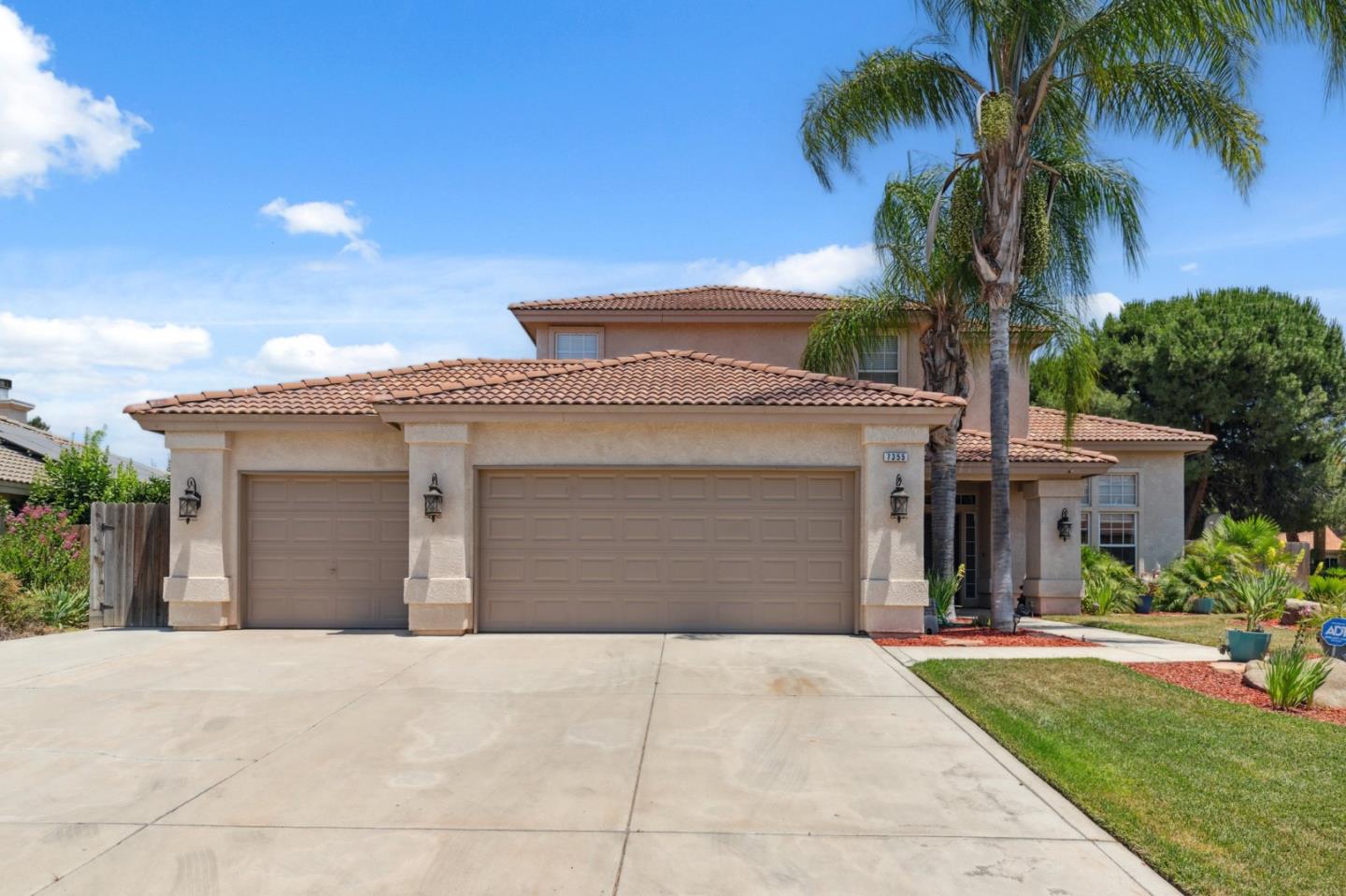 Detail Gallery Image 2 of 33 For 7355 Edgewater St, Chowchilla,  CA 93610 - 4 Beds | 3 Baths