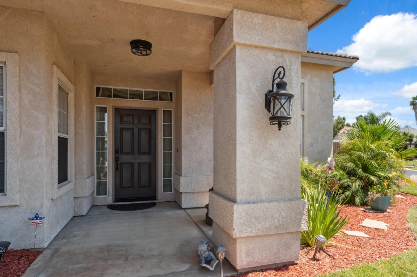 Detail Gallery Image 3 of 33 For 7355 Edgewater St, Chowchilla,  CA 93610 - 4 Beds | 3 Baths