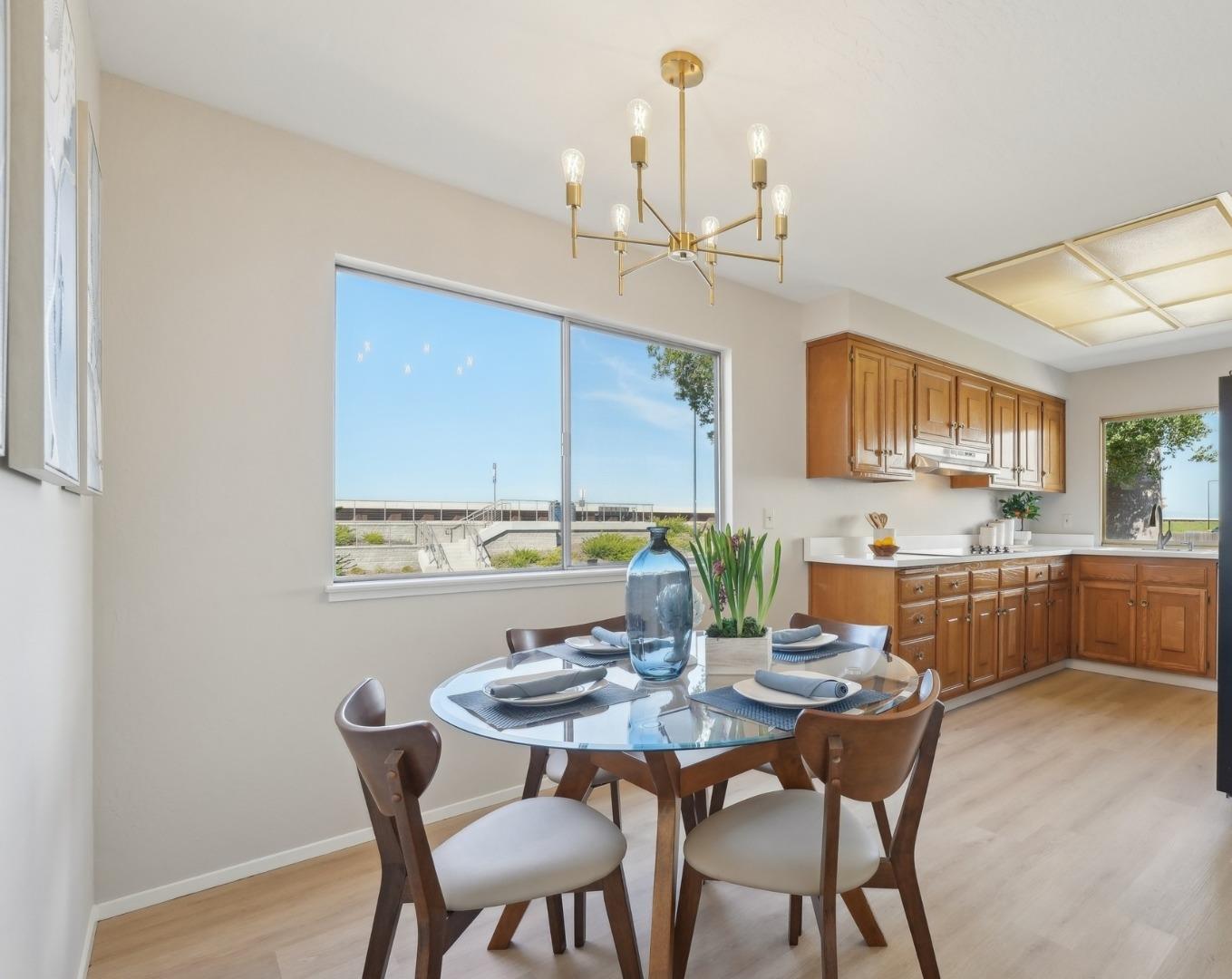Detail Gallery Image 13 of 56 For 1098 Egret St, Foster City,  CA 94404 - 3 Beds | 2 Baths