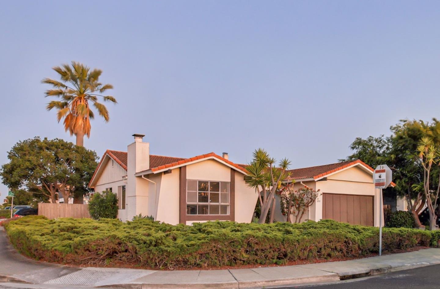 Detail Gallery Image 2 of 56 For 1098 Egret St, Foster City,  CA 94404 - 3 Beds | 2 Baths