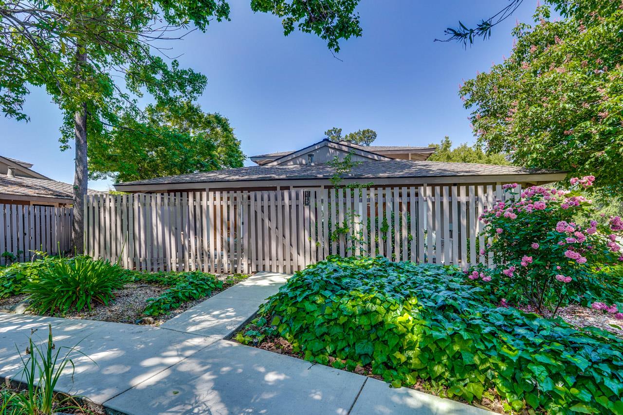 Detail Gallery Image 2 of 33 For 21089 Red Fir Ct, Cupertino,  CA 95014 - 2 Beds | 1 Baths