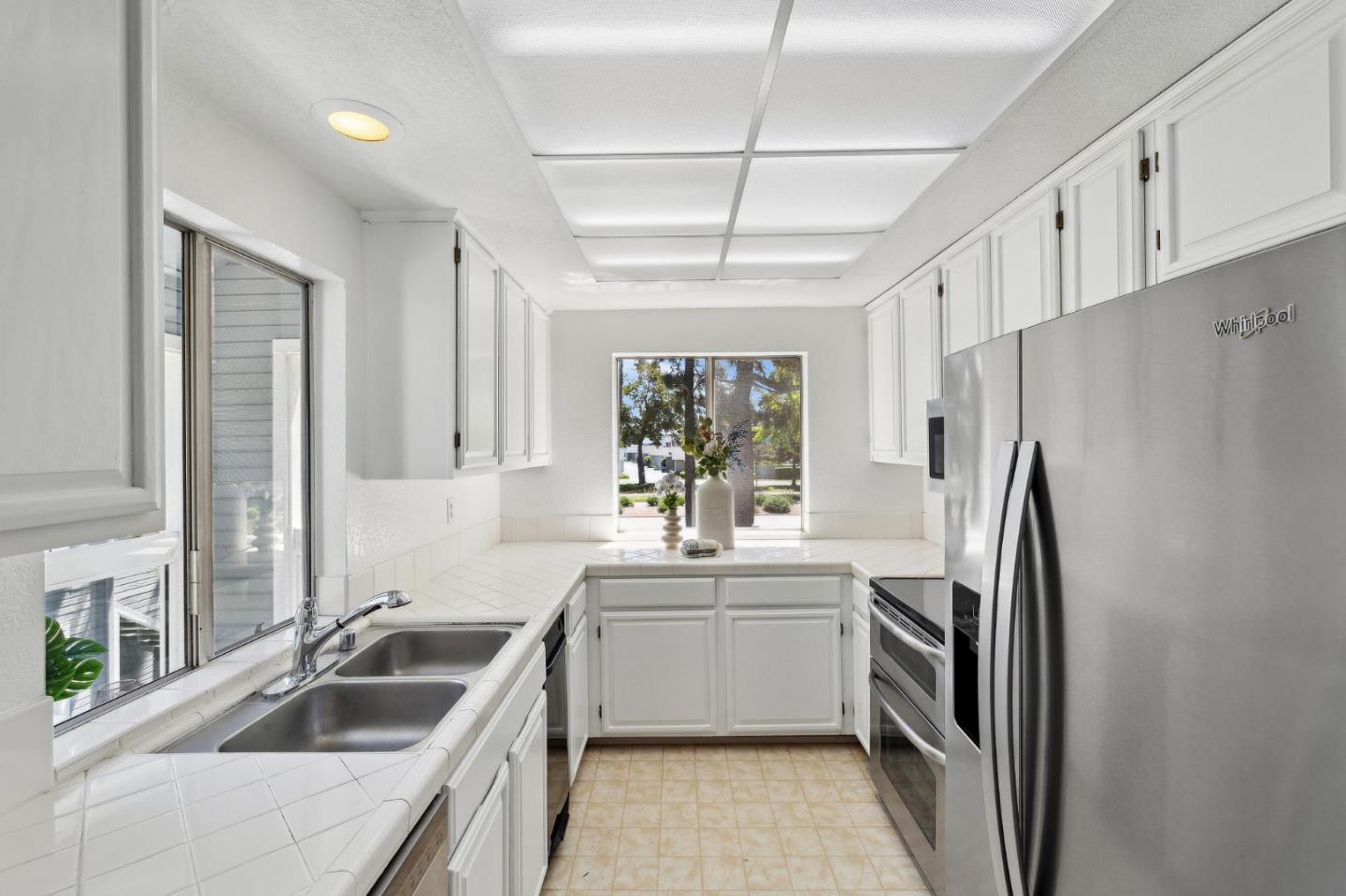 Detail Gallery Image 10 of 39 For 820 Boardwalk Pl, Redwood City,  CA 94065 - 2 Beds | 1 Baths