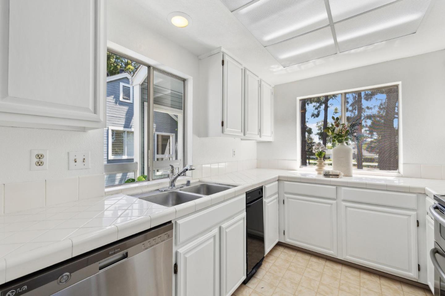 Detail Gallery Image 14 of 39 For 820 Boardwalk Pl, Redwood City,  CA 94065 - 2 Beds | 1 Baths