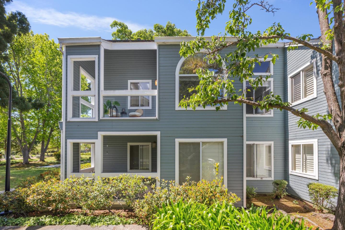 Detail Gallery Image 2 of 9 For 820 Boardwalk Pl, Redwood City,  CA 94065 - 2 Beds | 1 Baths