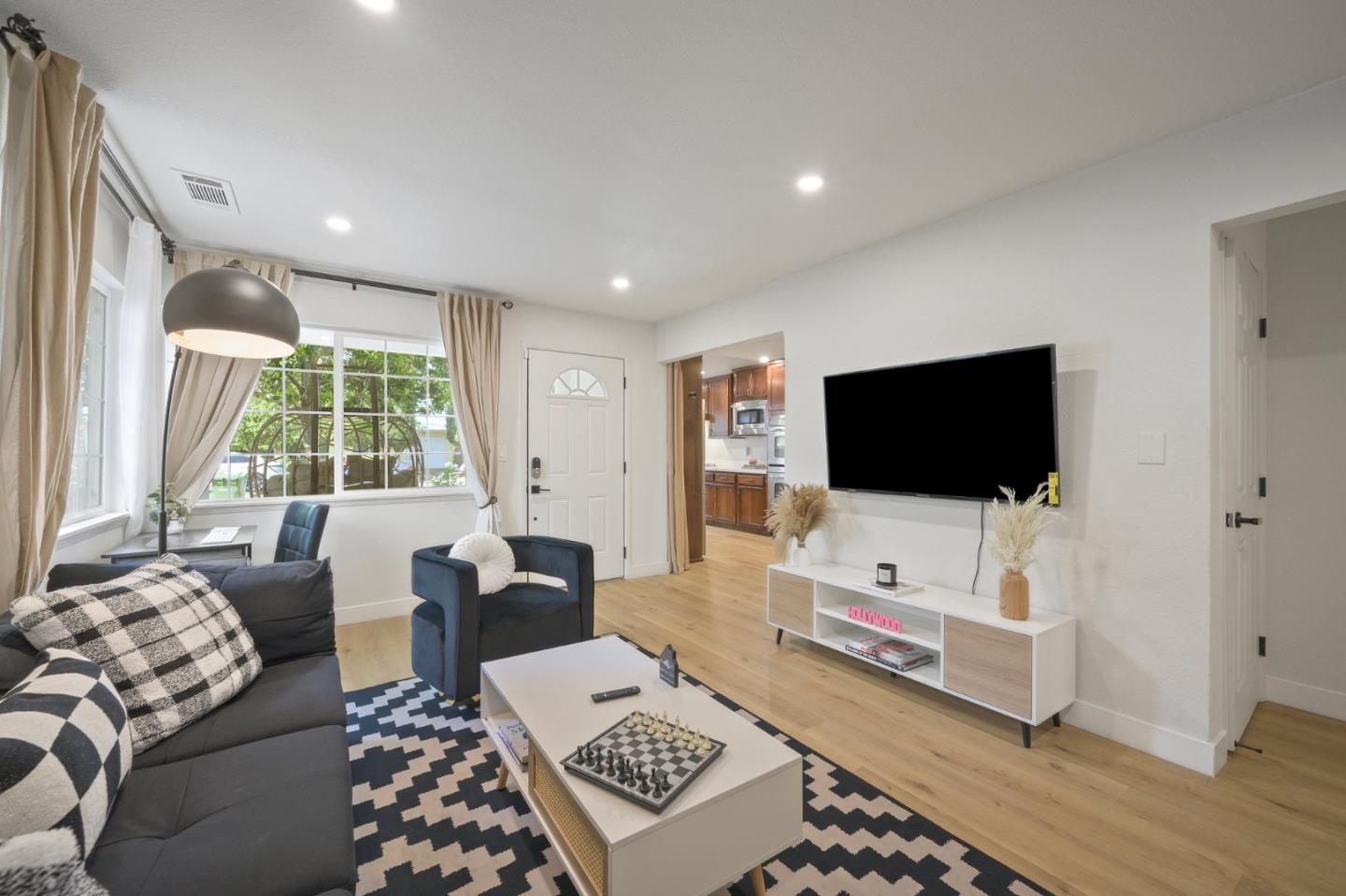 Detail Gallery Image 5 of 43 For 10230 Griffith St, San Jose,  CA 95127 - 4 Beds | 2 Baths