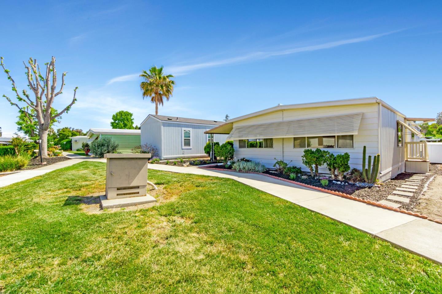 Detail Gallery Image 3 of 47 For 2097 Dalis Dr #79,  Concord,  CA 94518 - 2 Beds | 2 Baths