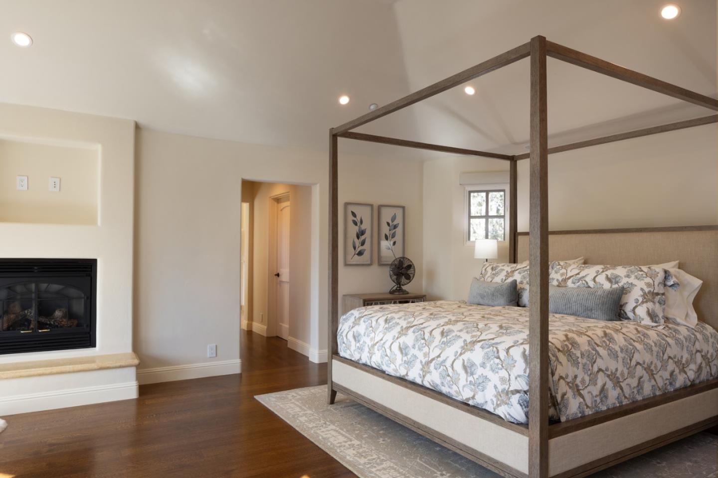 Detail Gallery Image 15 of 23 For 3957 Ronda Rd, Pebble Beach,  CA 93953 - 5 Beds | 3/1 Baths