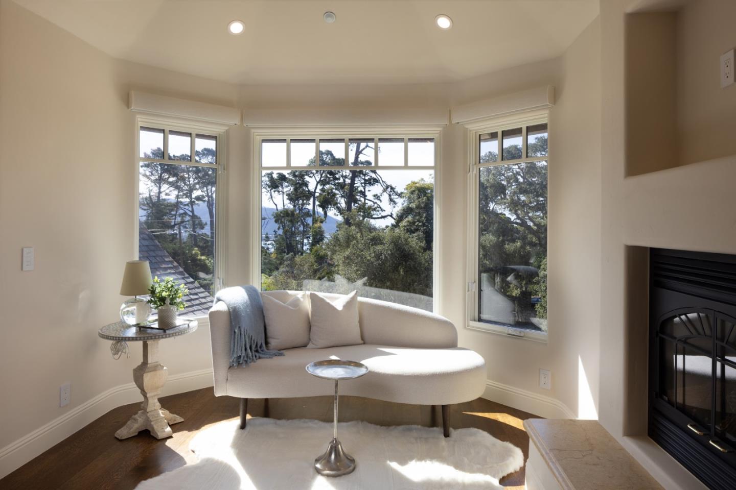 Detail Gallery Image 16 of 23 For 3957 Ronda Rd, Pebble Beach,  CA 93953 - 5 Beds | 3/1 Baths