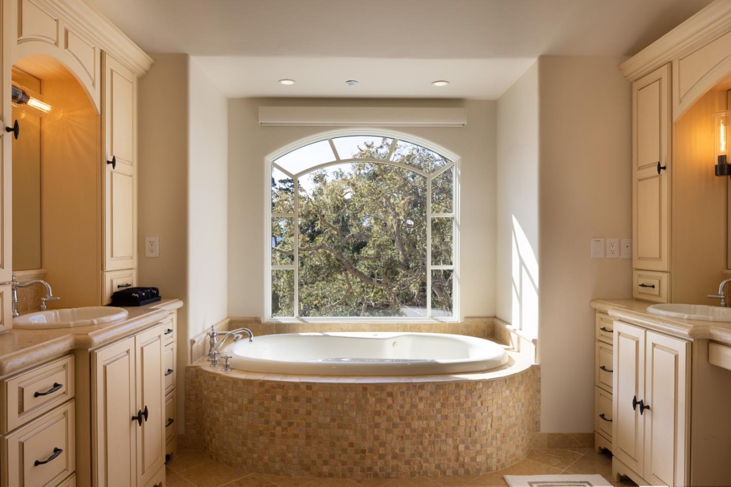 Detail Gallery Image 17 of 23 For 3957 Ronda Rd, Pebble Beach,  CA 93953 - 5 Beds | 3/1 Baths