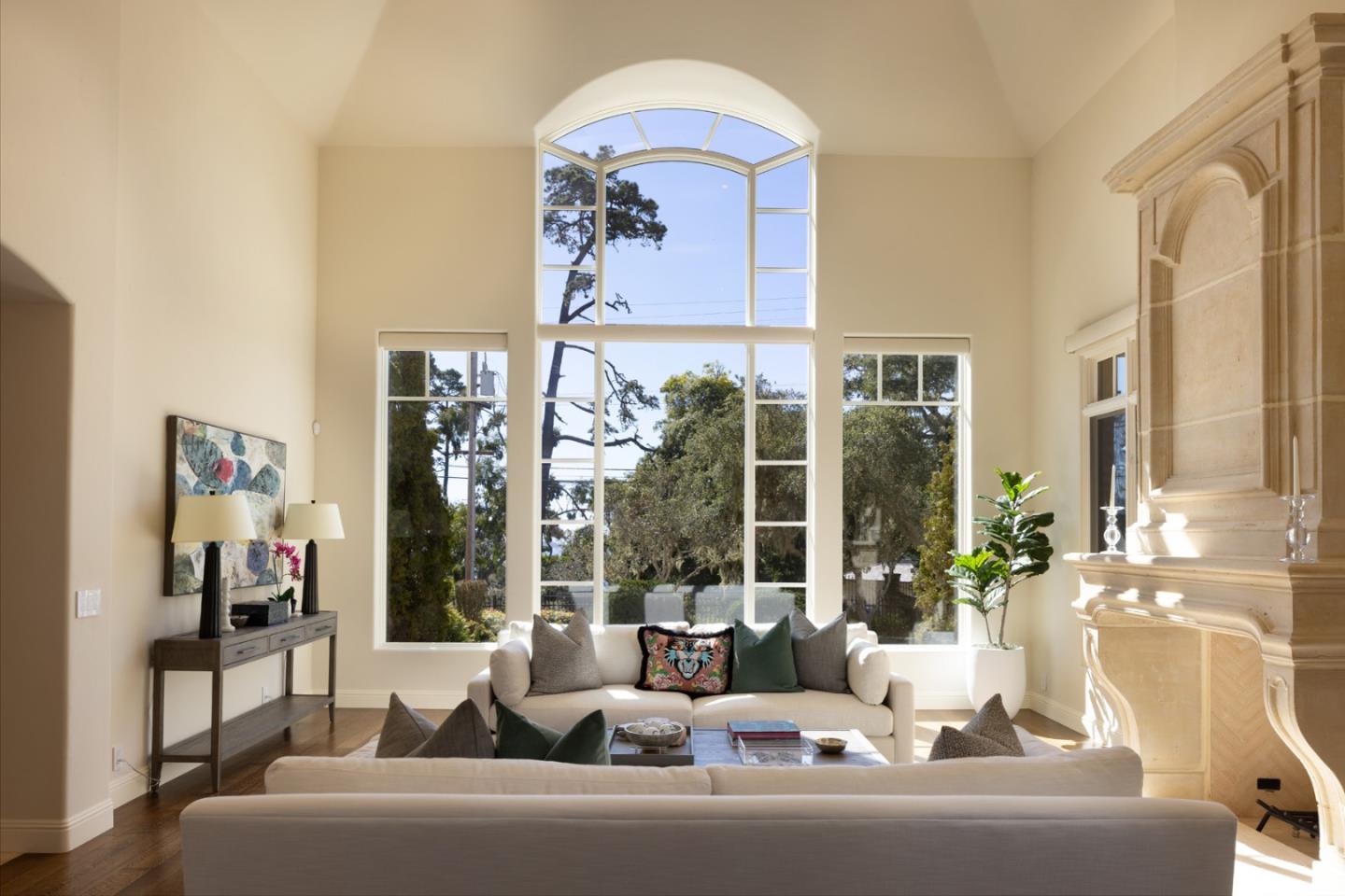 Detail Gallery Image 4 of 23 For 3957 Ronda Rd, Pebble Beach,  CA 93953 - 5 Beds | 3/1 Baths