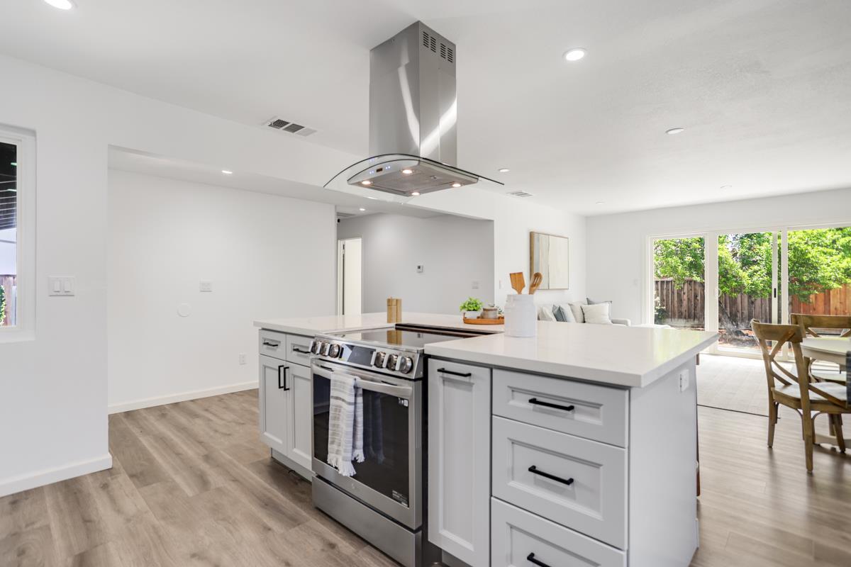 Detail Gallery Image 14 of 41 For 2560 Monroe St, Santa Clara,  CA 95051 - 3 Beds | 2 Baths