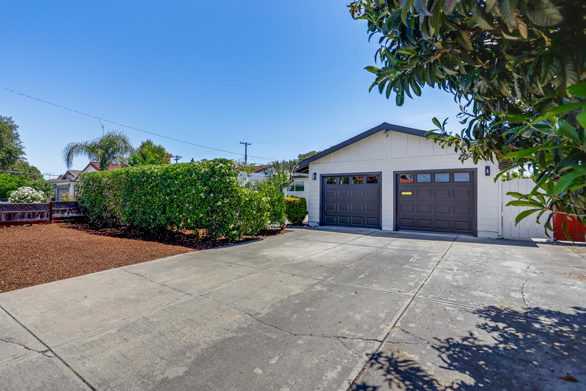 Detail Gallery Image 2 of 41 For 2560 Monroe St, Santa Clara,  CA 95051 - 3 Beds | 2 Baths