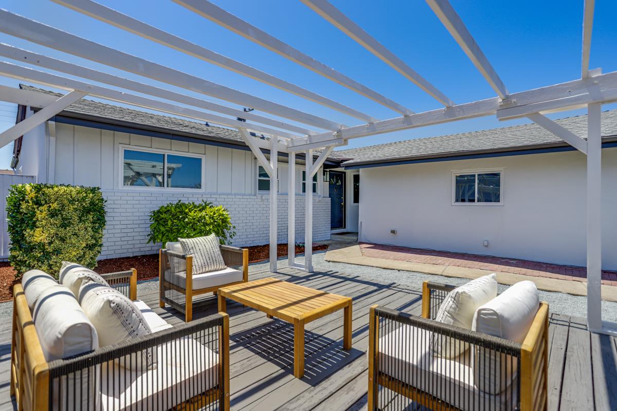 Detail Gallery Image 4 of 41 For 2560 Monroe St, Santa Clara,  CA 95051 - 3 Beds | 2 Baths