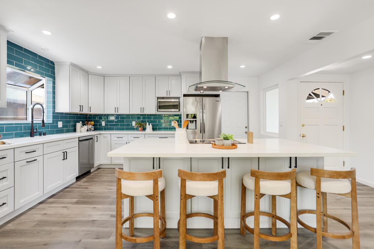 Detail Gallery Image 7 of 41 For 2560 Monroe St, Santa Clara,  CA 95051 - 3 Beds | 2 Baths