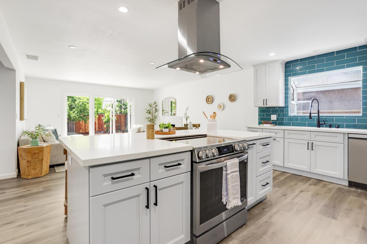 Detail Gallery Image 9 of 41 For 2560 Monroe St, Santa Clara,  CA 95051 - 3 Beds | 2 Baths