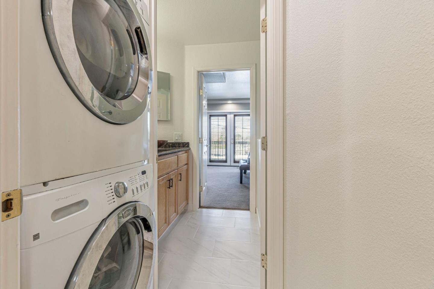 Detail Gallery Image 12 of 17 For 276 San Benito Rd, Brisbane,  CA 94005 - 3 Beds | 1/1 Baths