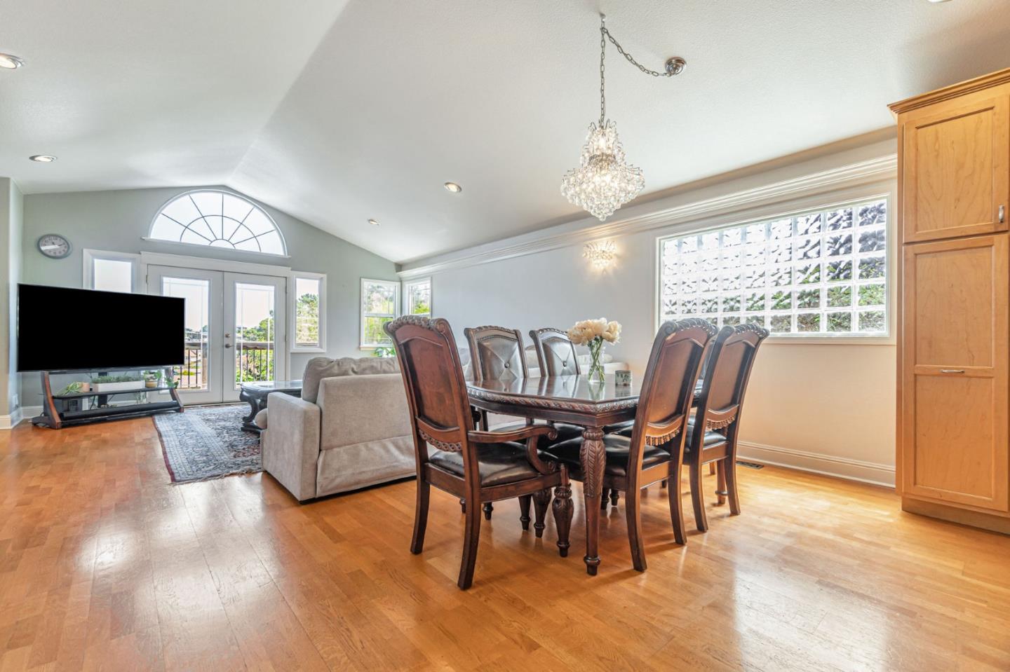 Detail Gallery Image 2 of 17 For 276 San Benito Rd, Brisbane,  CA 94005 - 3 Beds | 1/1 Baths