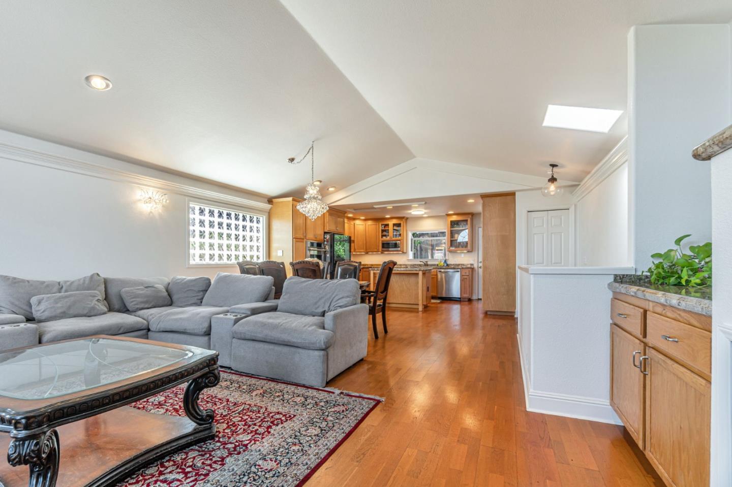 Detail Gallery Image 3 of 17 For 276 San Benito Rd, Brisbane,  CA 94005 - 3 Beds | 1/1 Baths