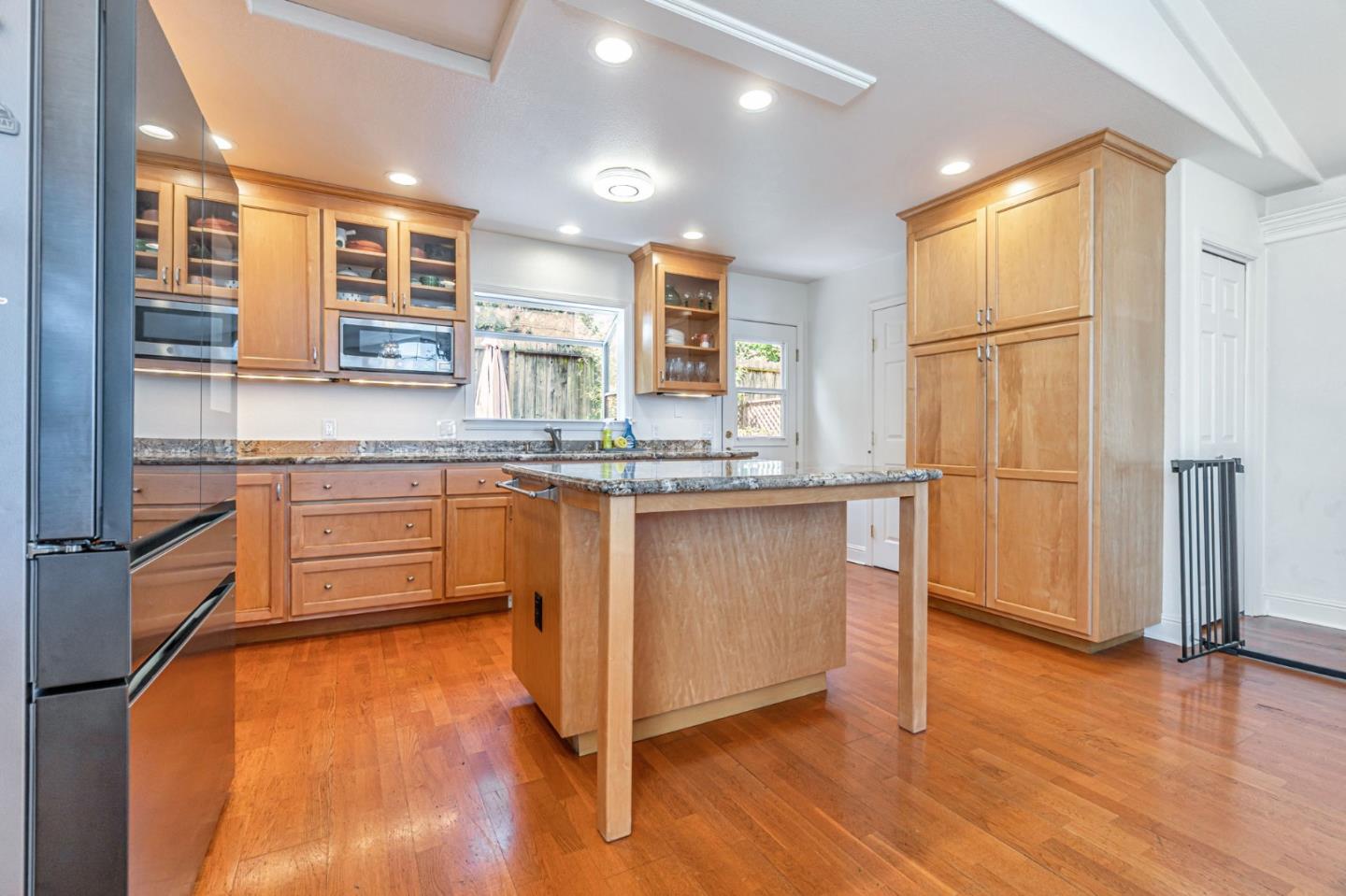 Detail Gallery Image 5 of 17 For 276 San Benito Rd, Brisbane,  CA 94005 - 3 Beds | 1/1 Baths