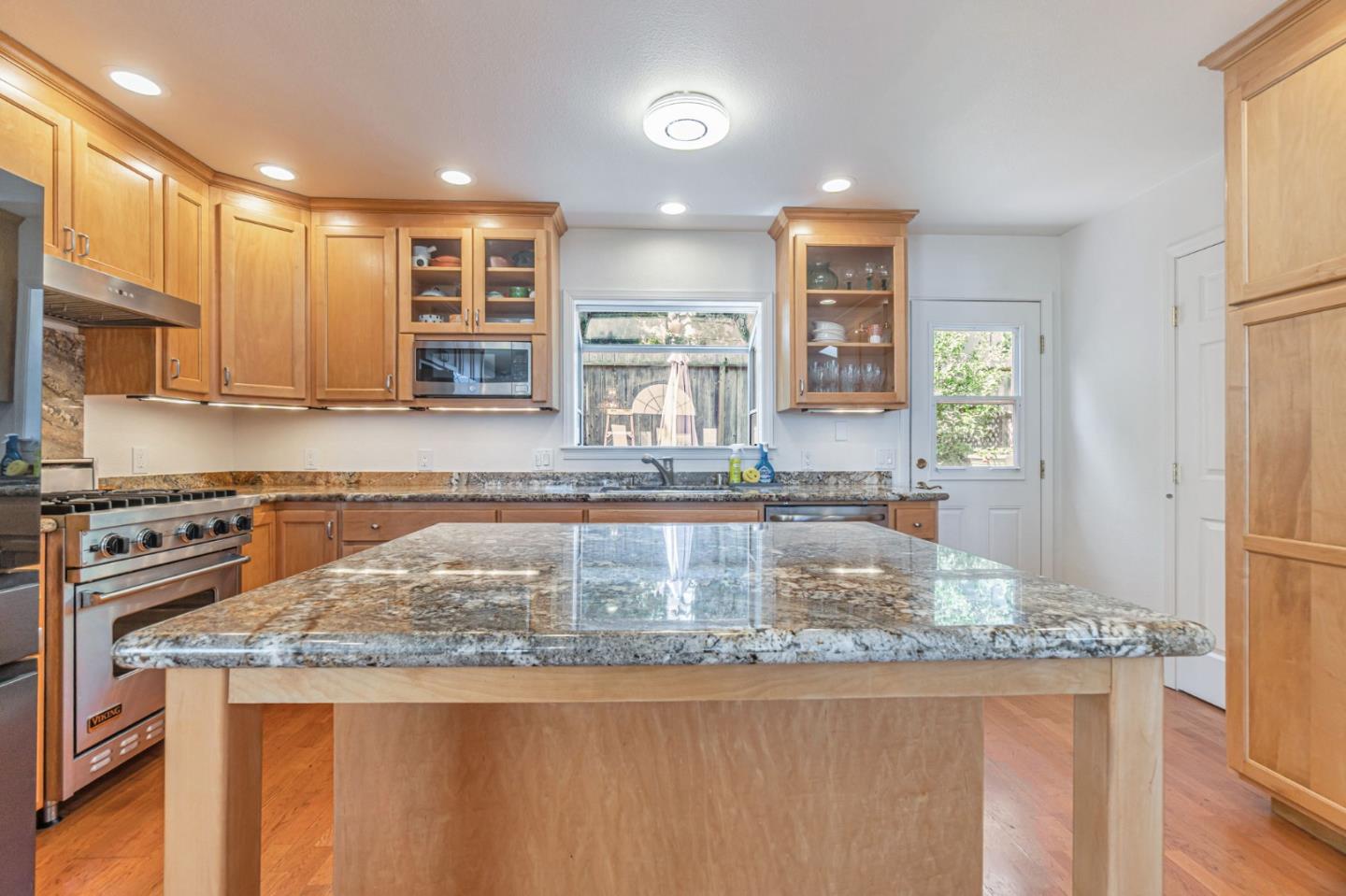 Detail Gallery Image 7 of 17 For 276 San Benito Rd, Brisbane,  CA 94005 - 3 Beds | 1/1 Baths