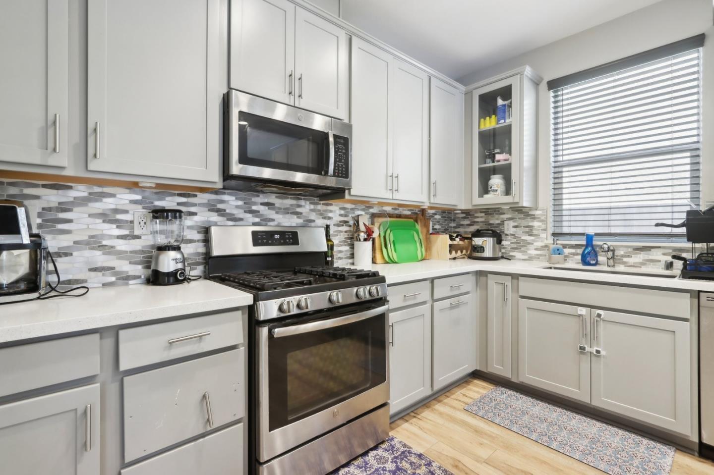 Detail Gallery Image 10 of 46 For 545 Shearwater St, Hollister,  CA 95023 - 3 Beds | 2/1 Baths