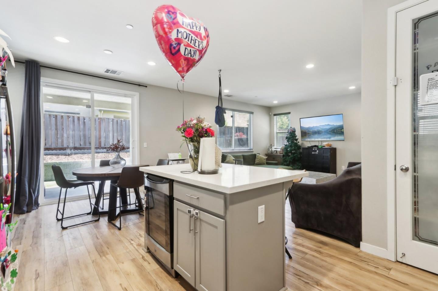Detail Gallery Image 11 of 46 For 545 Shearwater St, Hollister,  CA 95023 - 3 Beds | 2/1 Baths