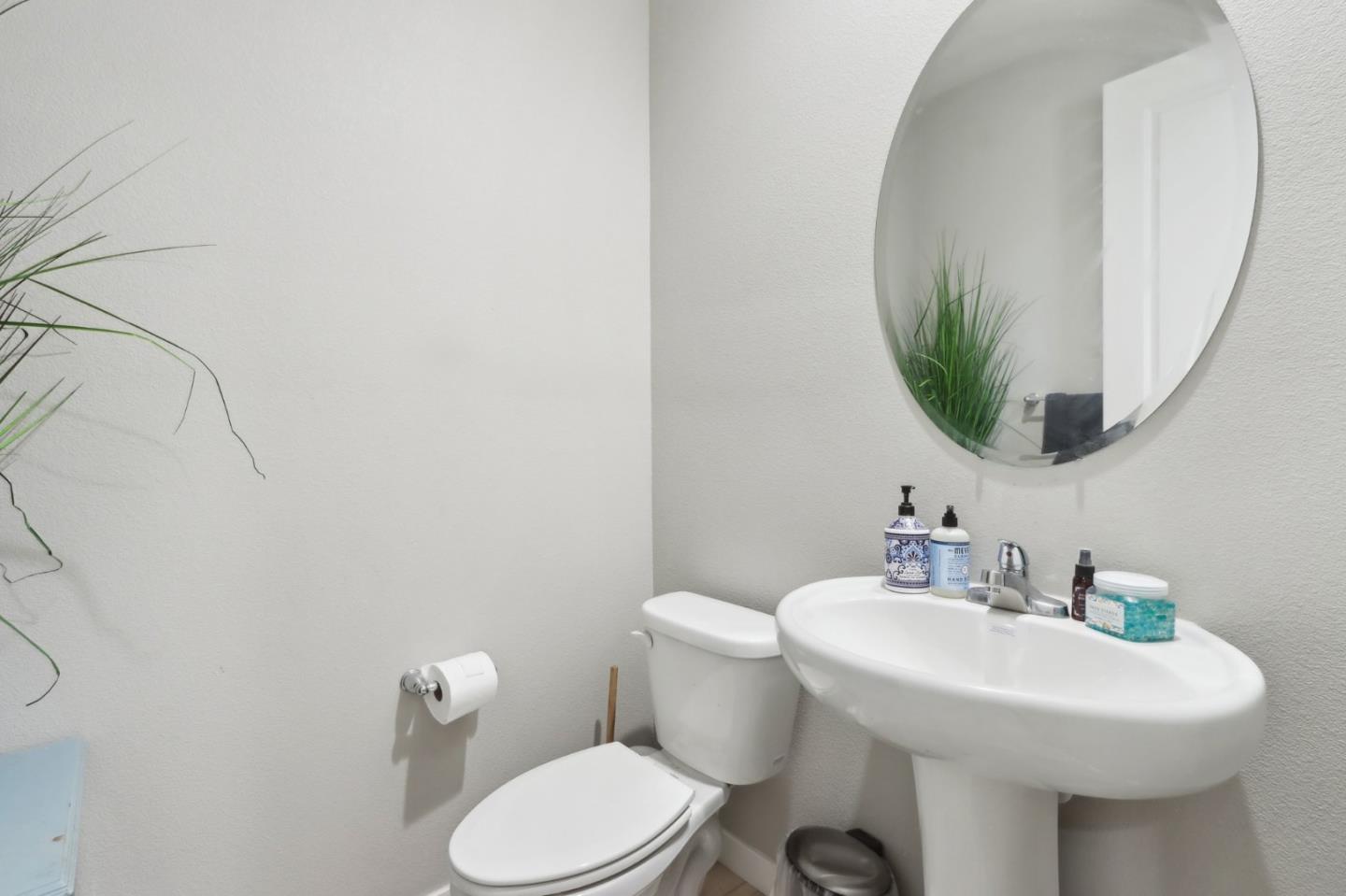 Detail Gallery Image 12 of 46 For 545 Shearwater St, Hollister,  CA 95023 - 3 Beds | 2/1 Baths