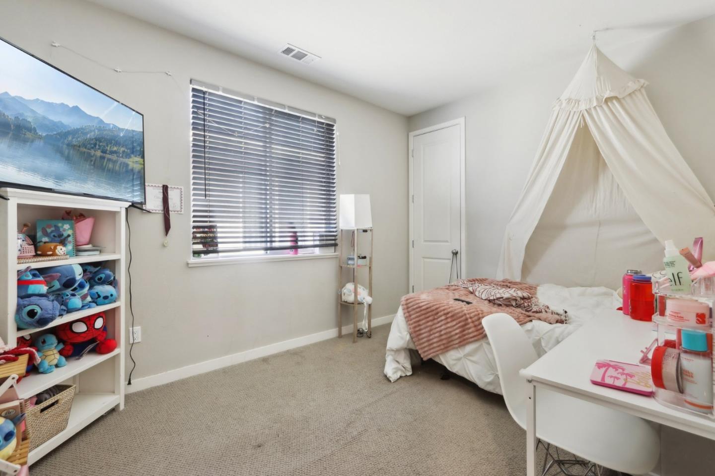 Detail Gallery Image 14 of 46 For 545 Shearwater St, Hollister,  CA 95023 - 3 Beds | 2/1 Baths