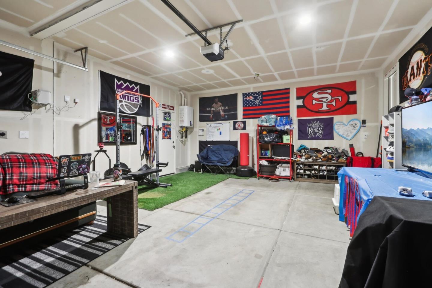 Detail Gallery Image 23 of 46 For 545 Shearwater St, Hollister,  CA 95023 - 3 Beds | 2/1 Baths