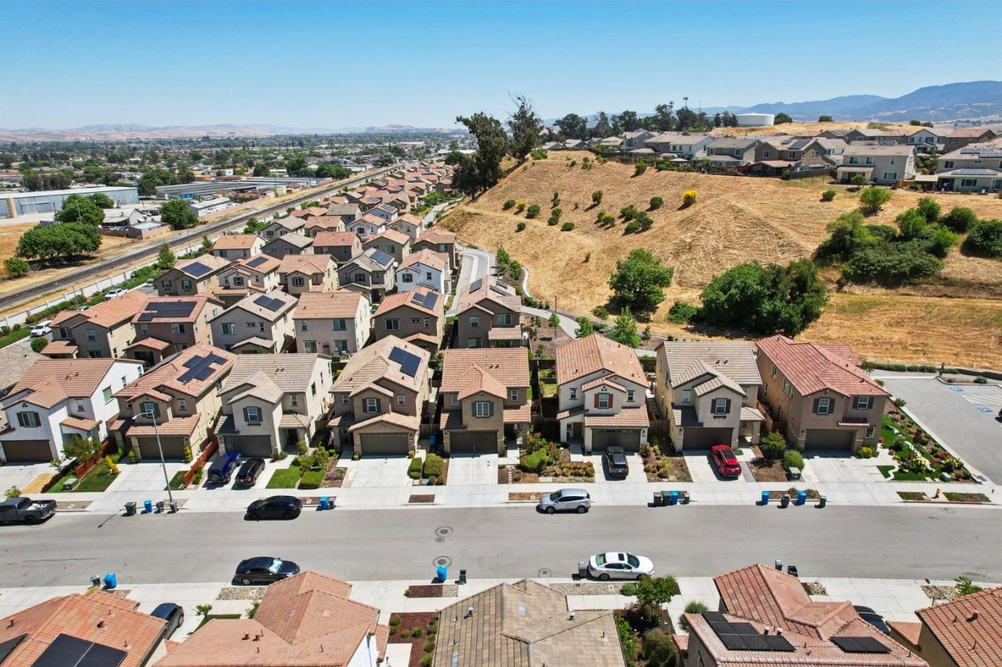 Detail Gallery Image 35 of 46 For 545 Shearwater St, Hollister,  CA 95023 - 3 Beds | 2/1 Baths