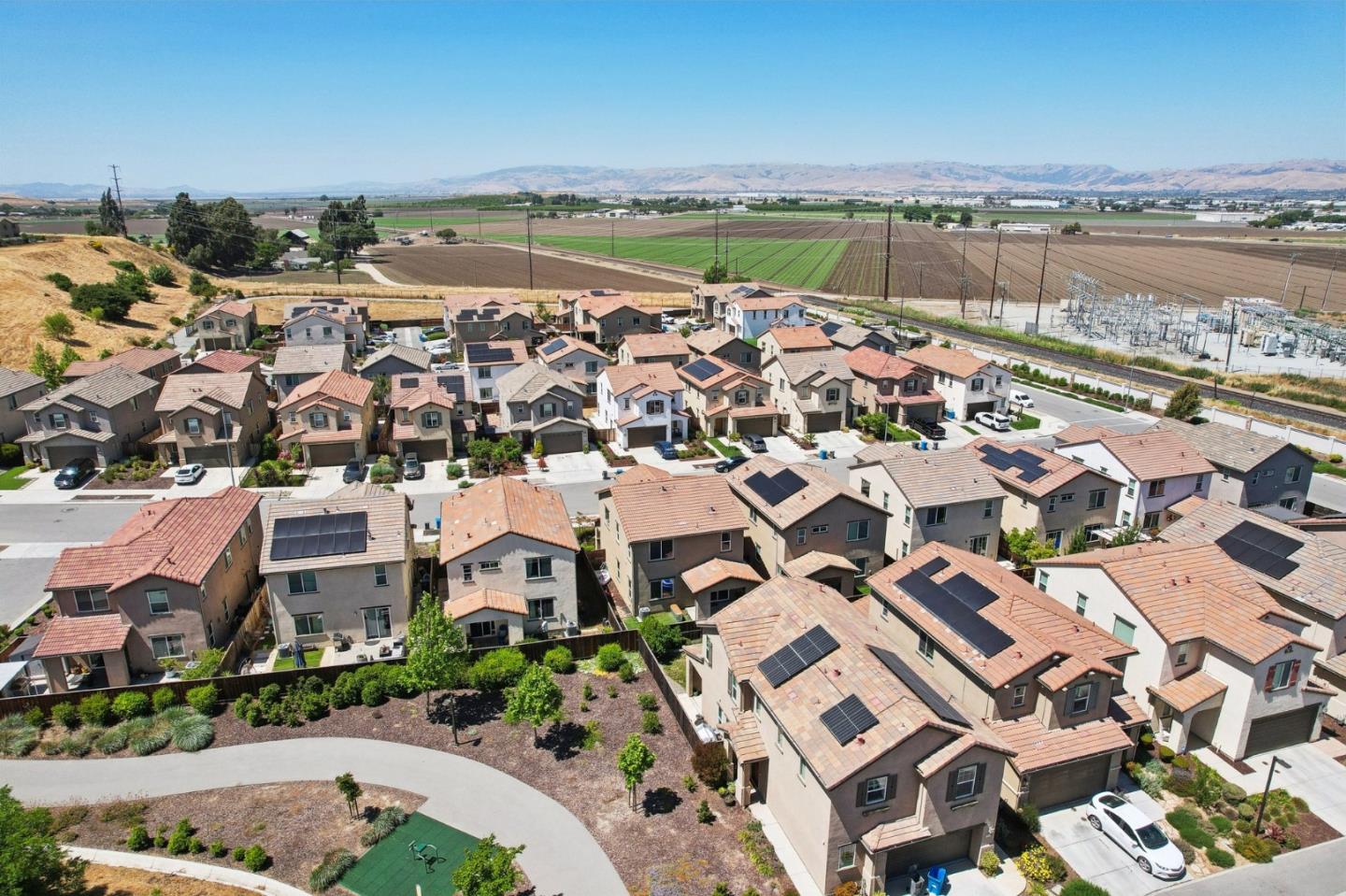 Detail Gallery Image 38 of 46 For 545 Shearwater St, Hollister,  CA 95023 - 3 Beds | 2/1 Baths