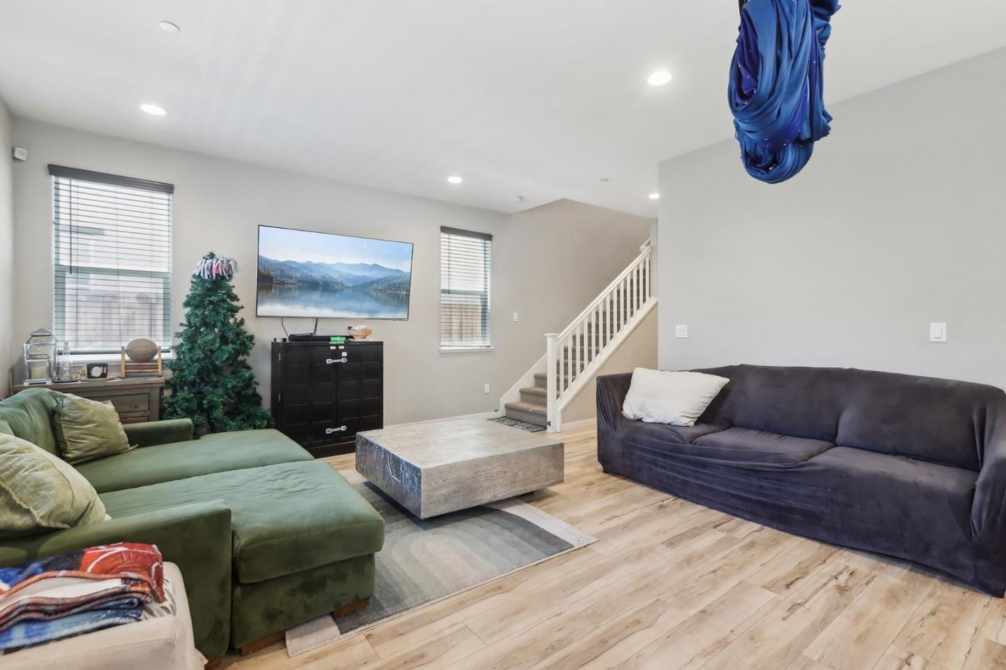 Detail Gallery Image 4 of 46 For 545 Shearwater St, Hollister,  CA 95023 - 3 Beds | 2/1 Baths